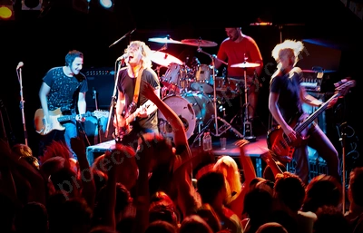 jebediah_crowd_amp_wyliepic_nye_31_07_04.png