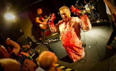 jello_biafra_guantanamo_school_medicine_crowd_rosemount_wyliepic_5_13_00.png