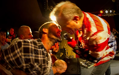 jello_biafra_guantanamo_school_medicine_crowd_rosemount_wyliepic_5_13_02.png