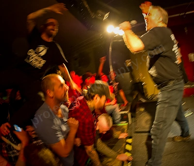 jello_biafra_guantanamo_school_medicine_crowd_rosemount_wyliepic_5_13_09.png