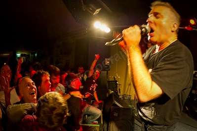 jello_biafra_guantanamo_school_medicine_crowd_rosemount_wyliepic_5_13_24.png