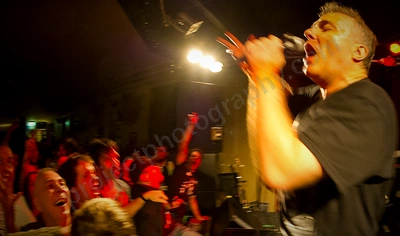 jello_biafra_guantanamo_school_medicine_crowd_rosemount_wyliepic_5_13_25.png