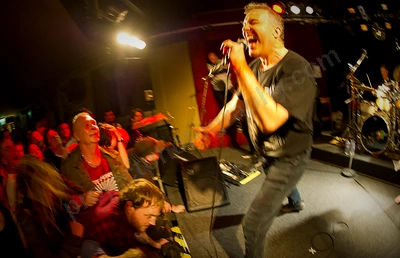 jello_biafra_guantanamo_school_medicine_crowd_rosemount_wyliepic_5_13_28.png