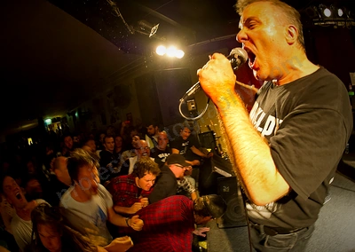 jello_biafra_guantanamo_school_medicine_crowd_rosemount_wyliepic_5_13_31.png