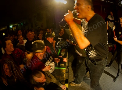 jello_biafra_guantanamo_school_medicine_crowd_rosemount_wyliepic_5_13_32.png