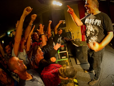 jello_biafra_guantanamo_school_medicine_crowd_rosemount_wyliepic_5_13_33.png
