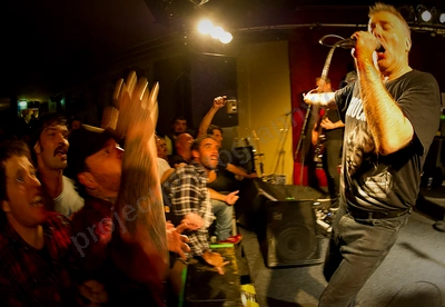 jello_biafra_guantanamo_school_medicine_crowd_rosemount_wyliepic_5_13_37.png