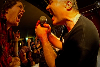 jello_biafra_guantanamo_school_medicine_crowd_rosemount_wyliepic_5_13_39.png