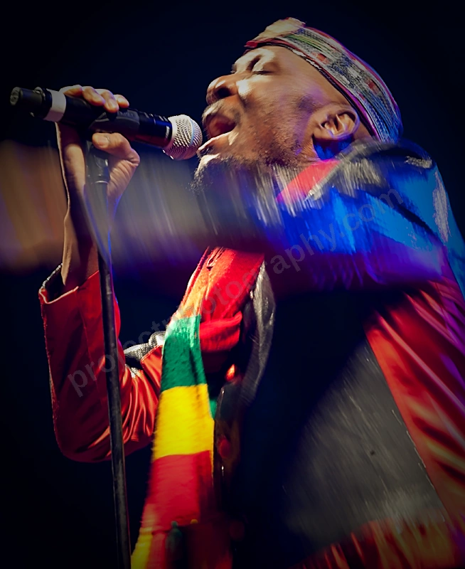 jimmy_cliff_bnr_wyliepic_3_13_00.png