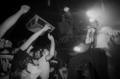 karnivool_crowd_2541_wyliepic_26_2_200502.jpg