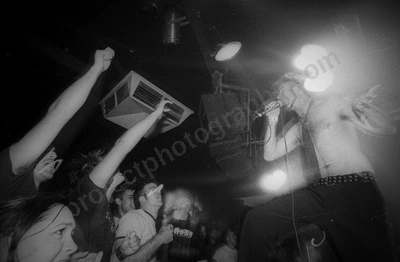 karnivool_crowd_2541_wyliepic_26_2_200503.jpg