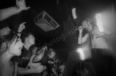 karnivool_crowd_2541_wyliepic_26_2_200505.jpg