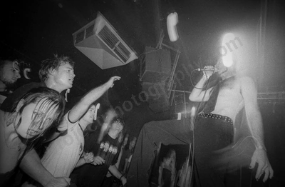 karnivool_crowd_2541_wyliepic_26_2_200506.jpg