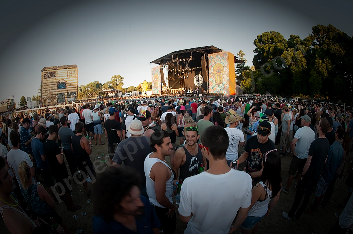 kasabian_bdo_wyliepic_2_12_01.png