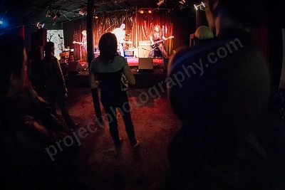 kill_teen_angst_crowd_bakery_wyliepic_12_07_04.png