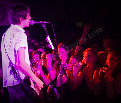 kisschasey_crowd_craigie_wyliepic_9_07_02.png