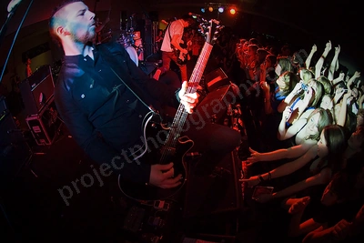kisschasey_crowd_craigie_wyliepic_9_07_03.png