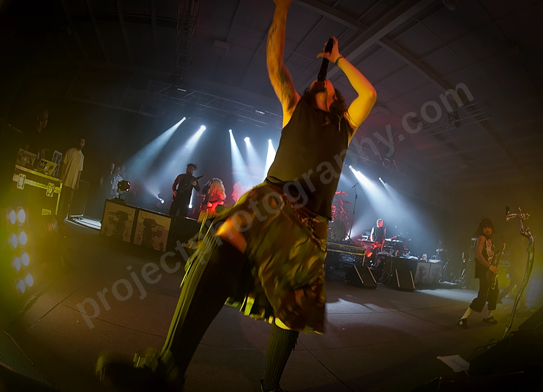 korn_claremont_wyliepic_4_08_05.png