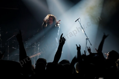 korpiklaani_crowd_capitol_wyliepic_5_19_40.png