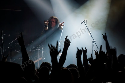 korpiklaani_crowd_capitol_wyliepic_5_19_41.png