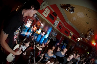 kuillotines_crowd_hydey_wyliepic_2_08_ 02.png