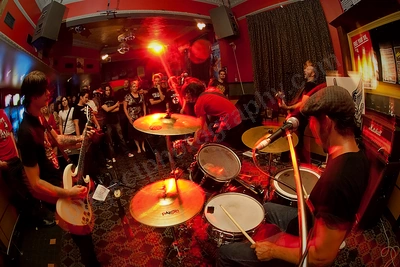 kuillotines_crowd_hydey_wyliepic_2_08_ 03.png
