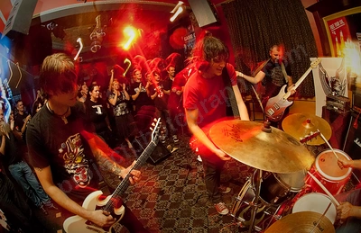 kuillotines_crowd_hydey_wyliepic_2_08_ 06.png