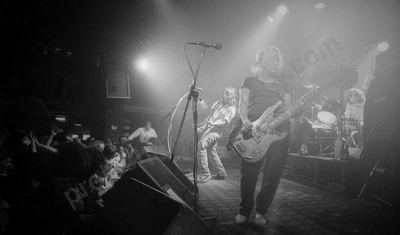 l7_crowd_metros_freo_1126_wyliepic_4_95_00.jpg