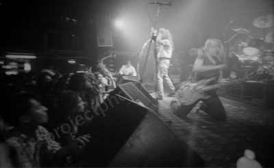 l7_crowd_metros_freo_1126_wyliepic_4_95_01.jpg