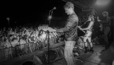 little_birdy_crowd_bdo_2328_wyliepic_1_2_2004_07.jpg