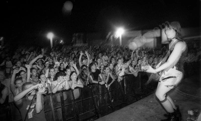little_birdy_crowd_bdo_2328_wyliepic_1_2_2004_14.jpg