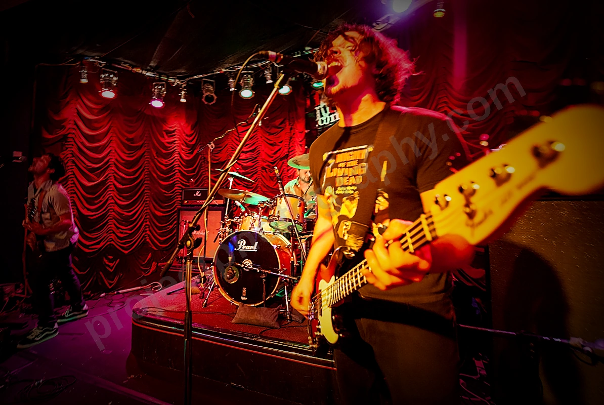 loose_unit_rocket_room_wyliepic_12_08_02.png
