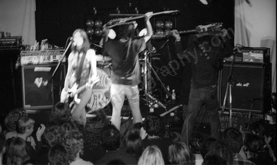 magic_dirt_crowd_amp_2100_wyliepic_6_07_02.jpg