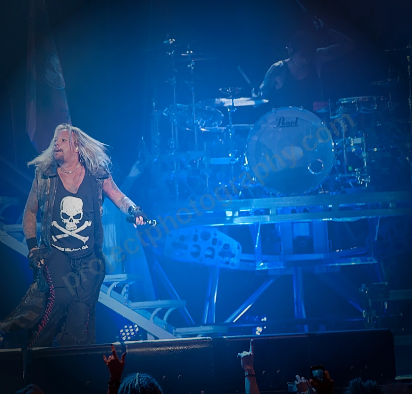 motley_crue_perth_arena_wyliepic_28_2_13_33.png