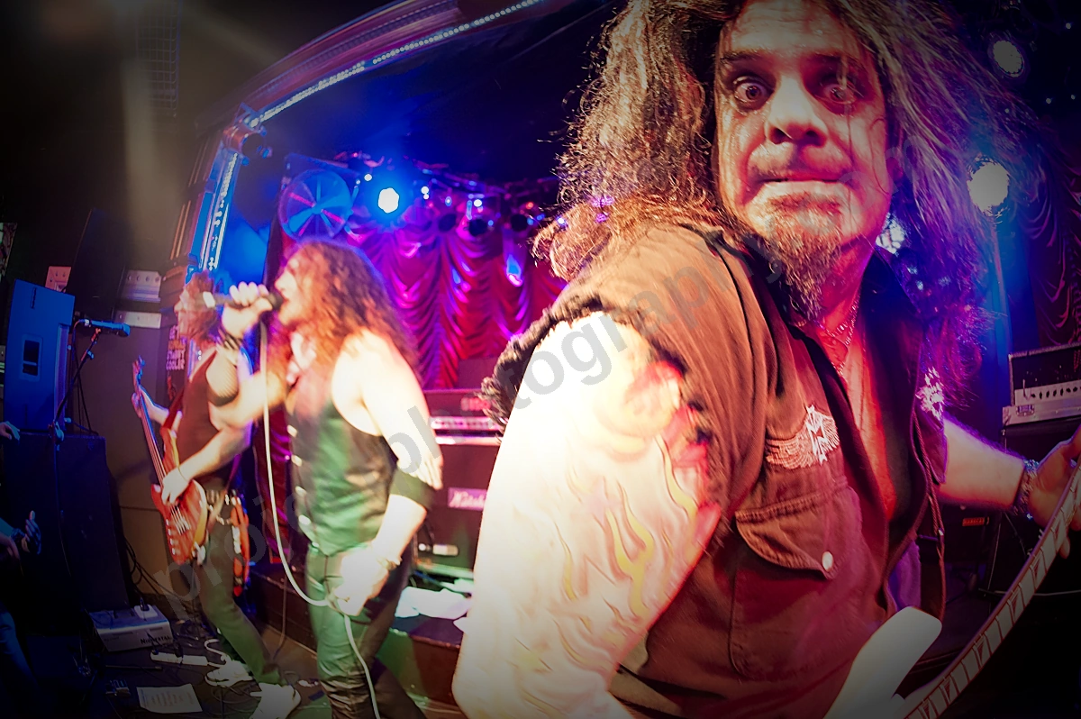 motley_crue_tribute_rr_wyliepic_12_12_01.png