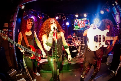 motley_crue_tribute_rr_wyliepic_12_12_31.png