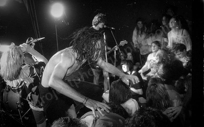 mudhoney_crowd_437_grosvenor_wyliepic_1_93_01.jpg