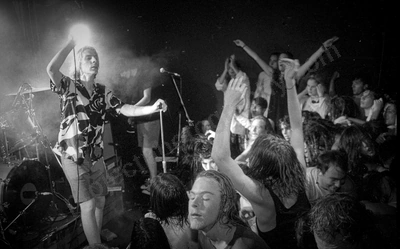 mudhoney_crowd_437_grosvenor_wyliepic_1_93_07.jpg
