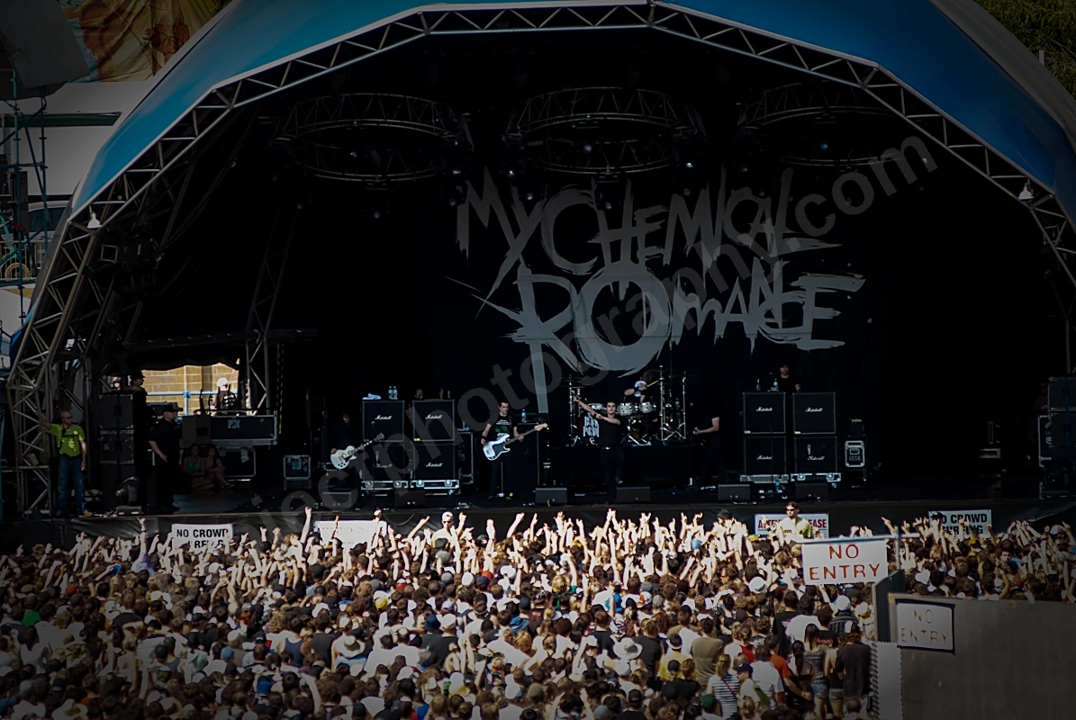 my_chemical_romance_crowd_bdo_wyliepic_2_2007_01.png