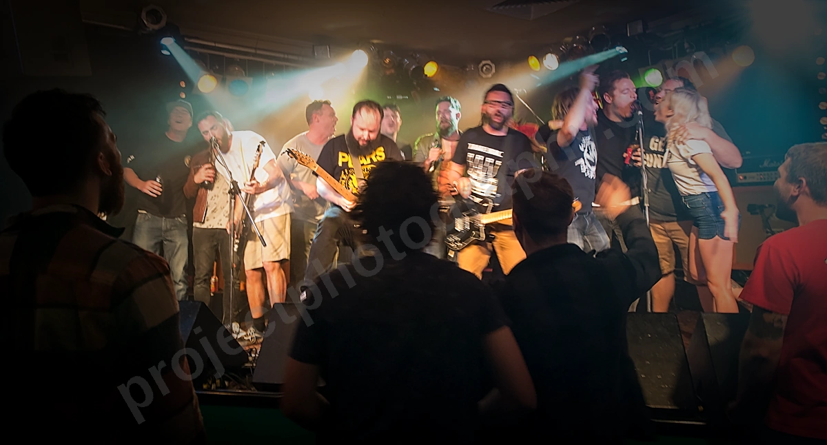 nerdlinger_punk_bands_stage_invasion_boston_wyliepic_10_1700.png