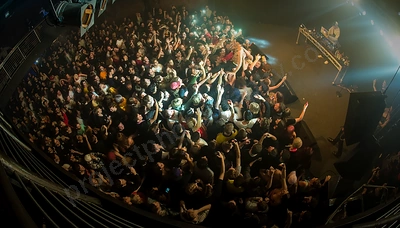 night_lovell_crowd_capitol_wyliepic_4_18_03.png