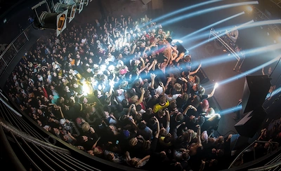 night_lovell_crowd_capitol_wyliepic_4_18_04.png