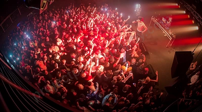 night_lovell_crowd_capitol_wyliepic_4_18_07.png