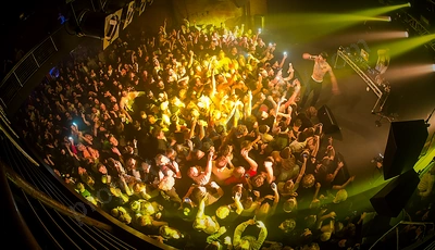 night_lovell_crowd_capitol_wyliepic_4_18_15.png
