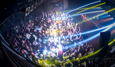 night_lovell_crowd_capitol_wyliepic_4_18_17.png