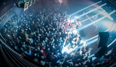 night_lovell_crowd_capitol_wyliepic_4_18_29.png