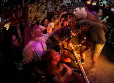 no_future_crowd_amp_wyliepic_6_4_18_01.png