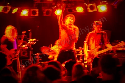 no_through_road_crowd_amp_wyliepic_6_07_02.png