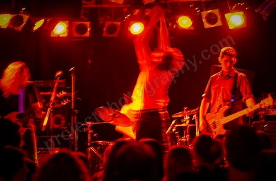 no_through_road_crowd_amp_wyliepic_6_07_04.png