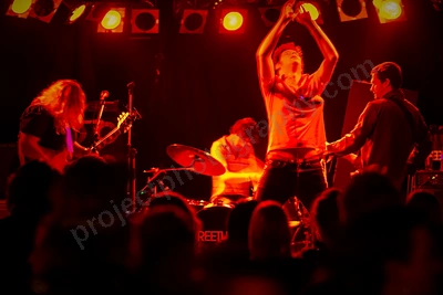 no_through_road_crowd_amp_wyliepic_6_07_12.png